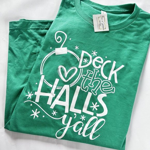 5/$25Handmade Bella Deck The Halls Y’all Christmas Green Short Sleeve Tee XL NWT - Picture 1 of 4